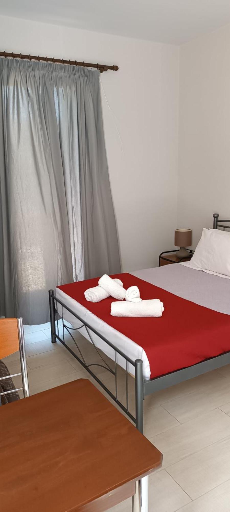 Andros Guesthouses Стая снимка